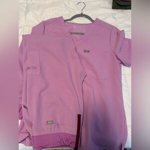 FIGS dusk light pink/purple with maroon drawstring Scrub Top and jogger Pants